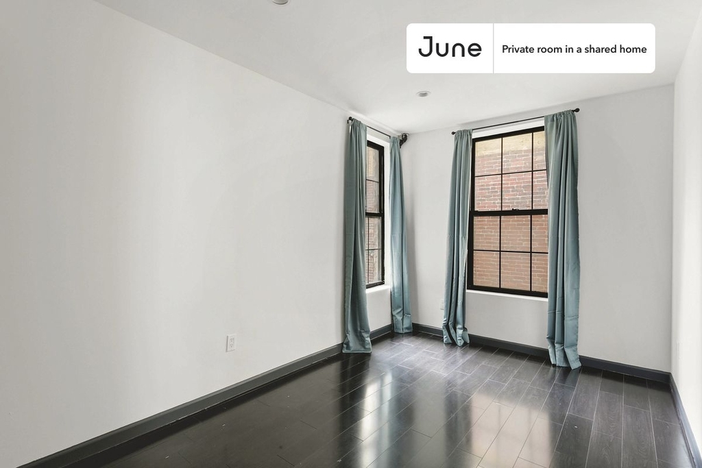 226 East 7th Street - Photo 6