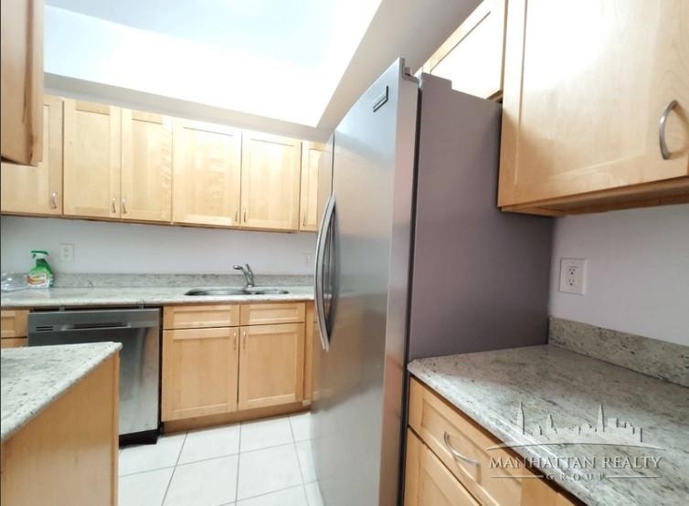 301 East 47th Street - Photo 2