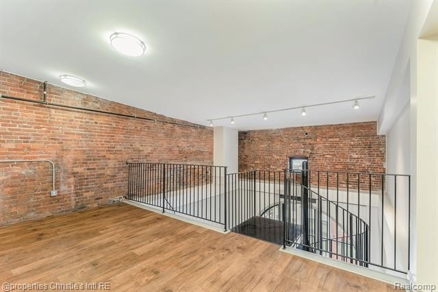 10 Grand River Avenue - Photo 14