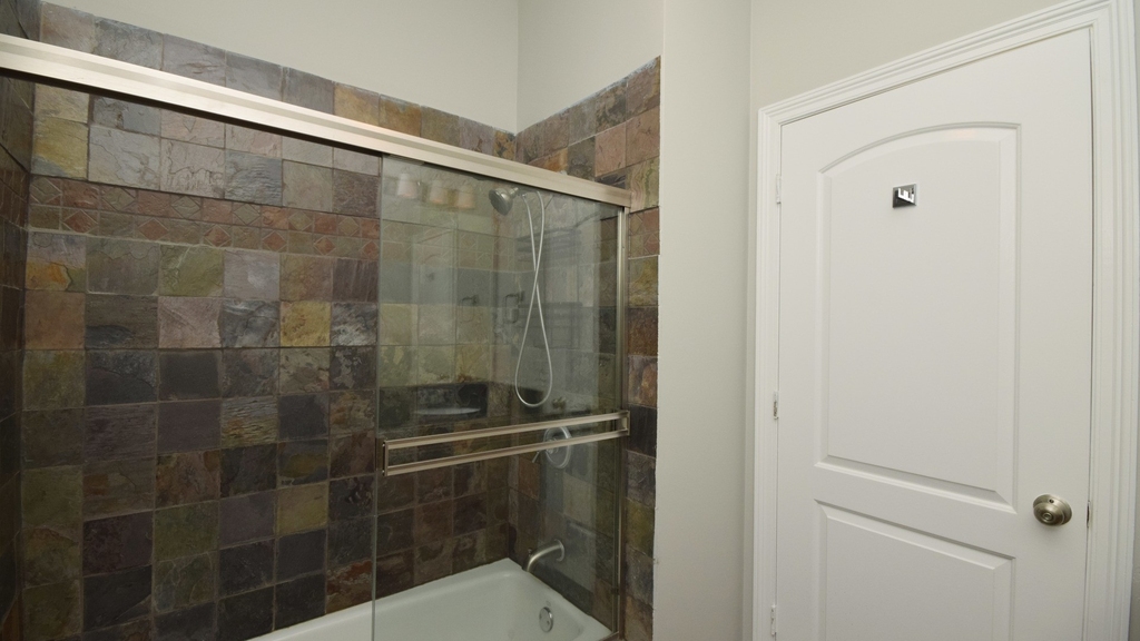 6065 N Ridge Avenue - Photo 12