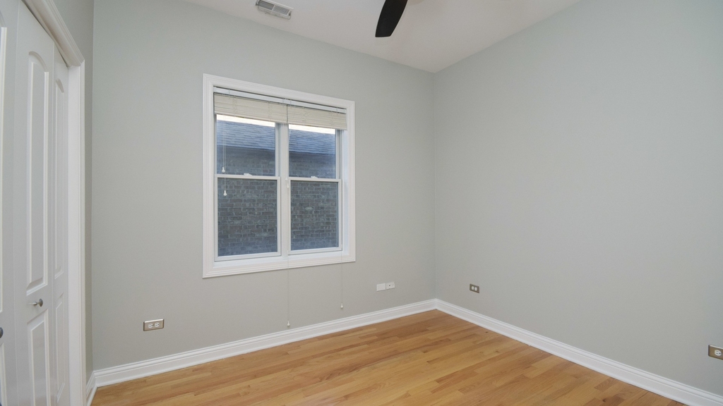 6065 N Ridge Avenue - Photo 10