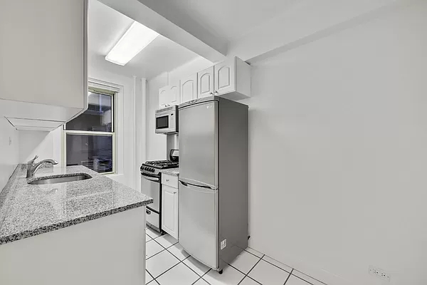 25 East 10th Street - Photo 3