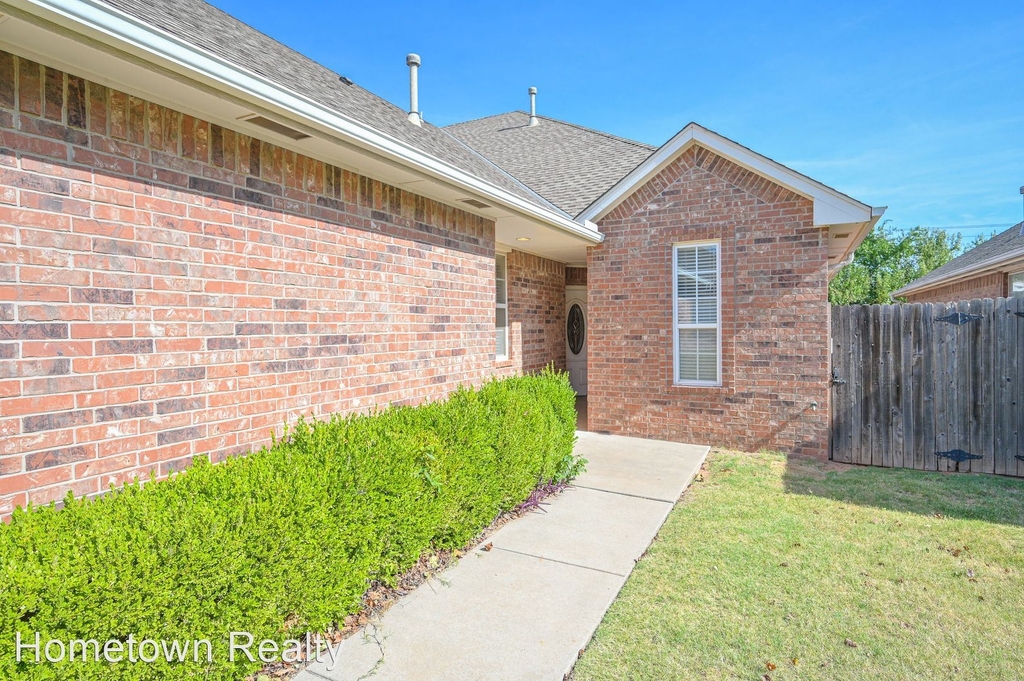 11317 Nw 121st Place - Photo 1