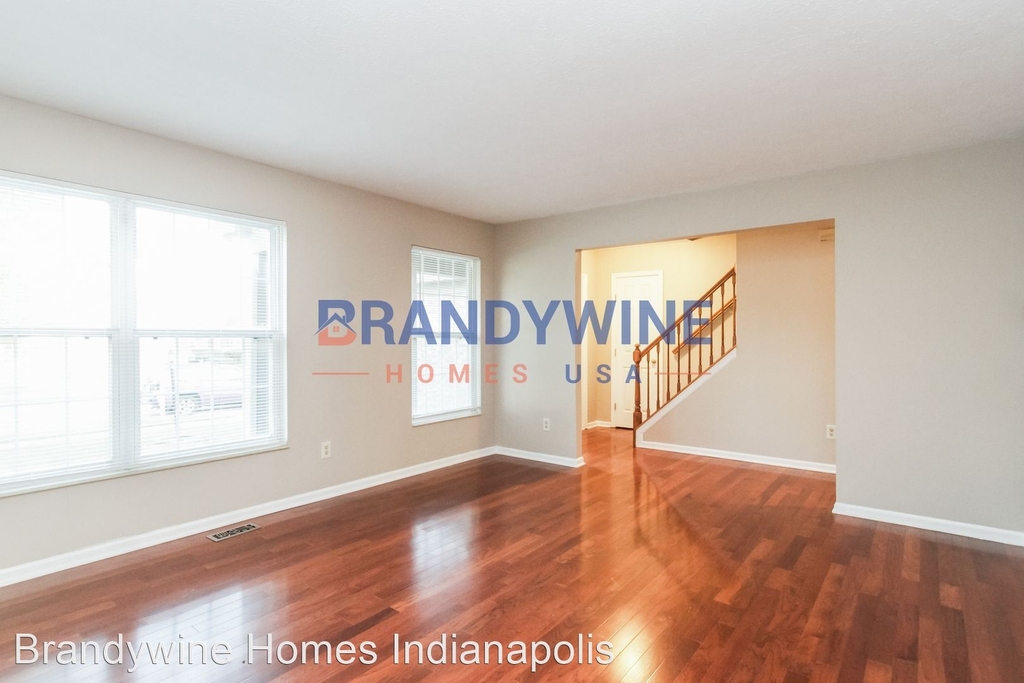 8122 Fendler Dr - Photo 3