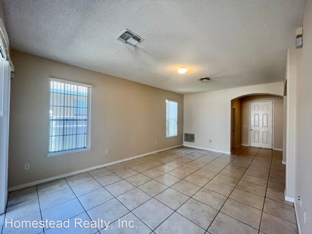 13414 Meadow Pointe Ct. - Photo 3