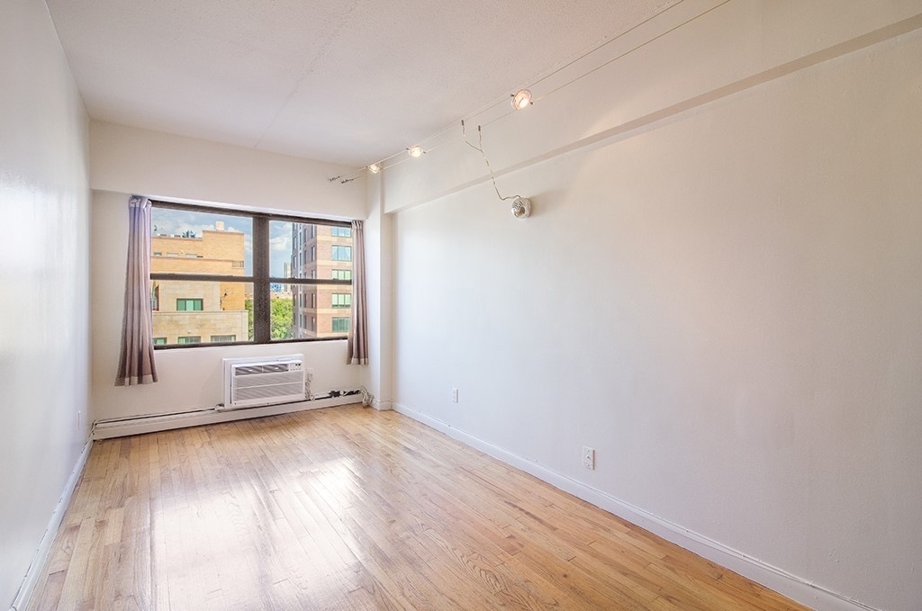 198 Bowery - Photo 2