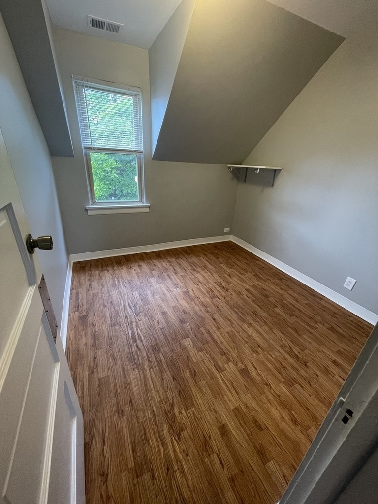 1215 Clarence Avenue - Photo 13