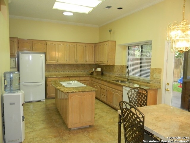 814 Amberstone Dr - Photo 3