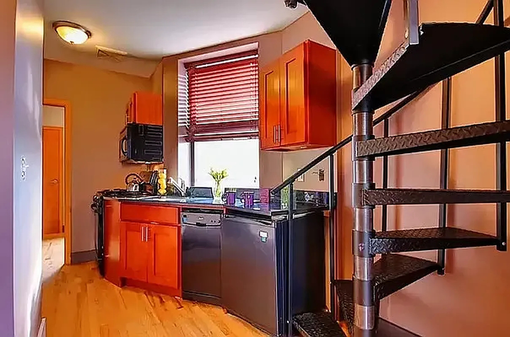 110 East 7th Street - Photo 1