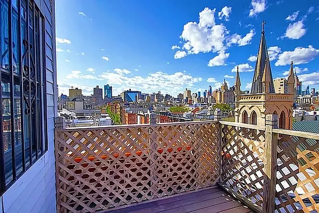 110 East 7th Street - Photo 0