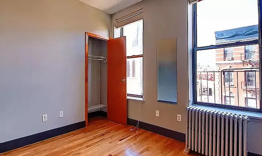 110 East 7th Street - Photo 6