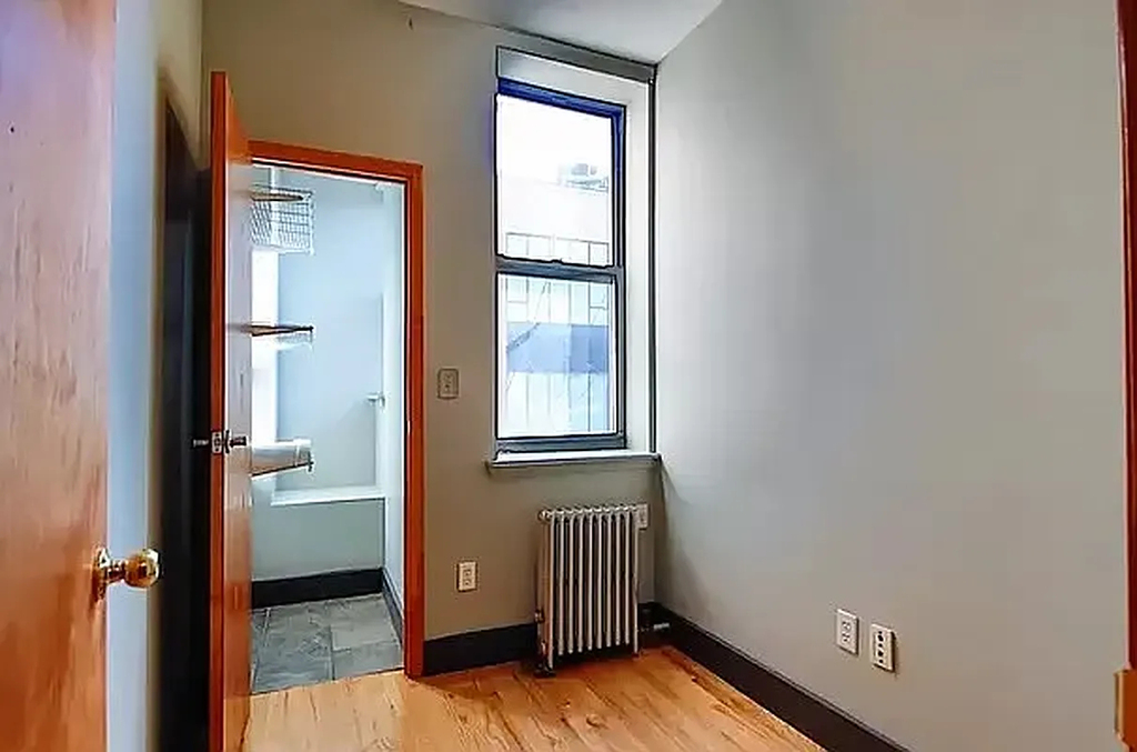 110 East 7th Street - Photo 9