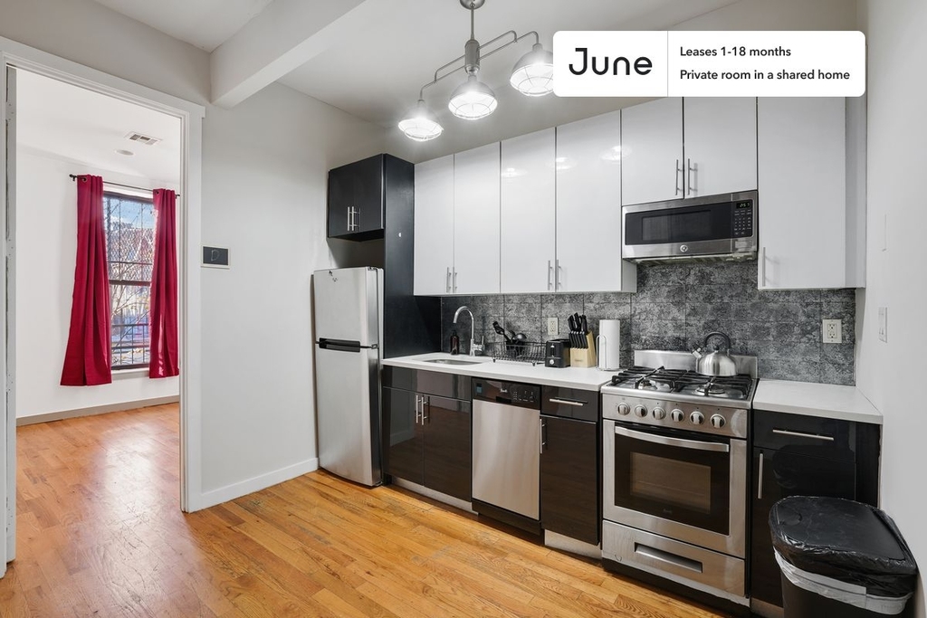 310 Tompkins Avenue - Photo 5