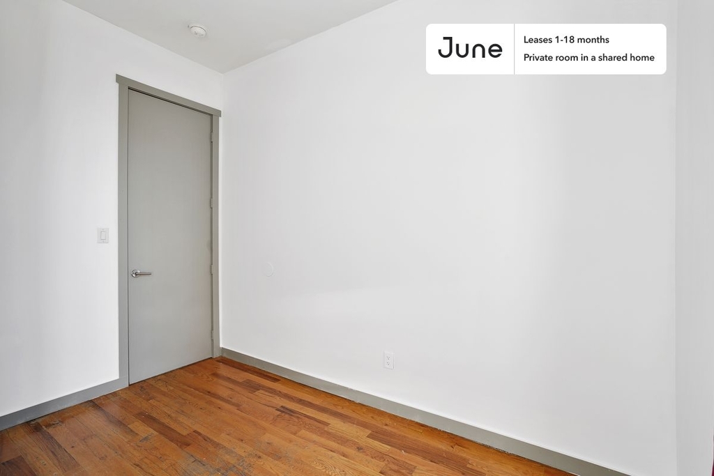 310 Tompkins Avenue - Photo 2