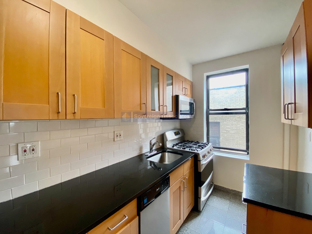 282 Cabrini Boulevard - Photo 10