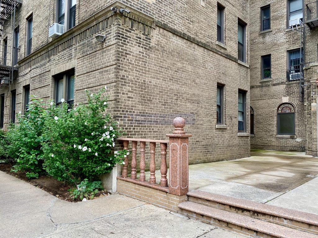 282 Cabrini Boulevard - Photo 16