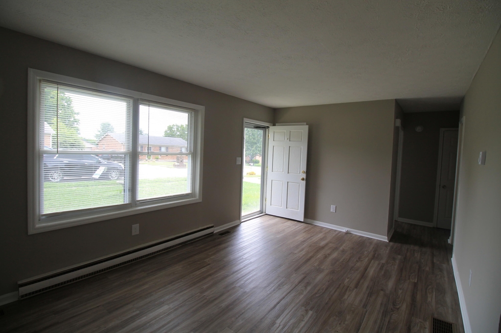 115 Queensway Drive - Photo 5