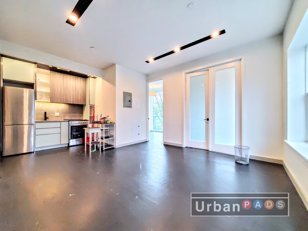 225 Winthrop Street - Photo 2