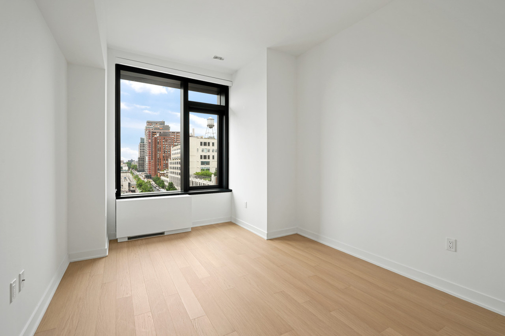 18 Sixth Avenue - Photo 2