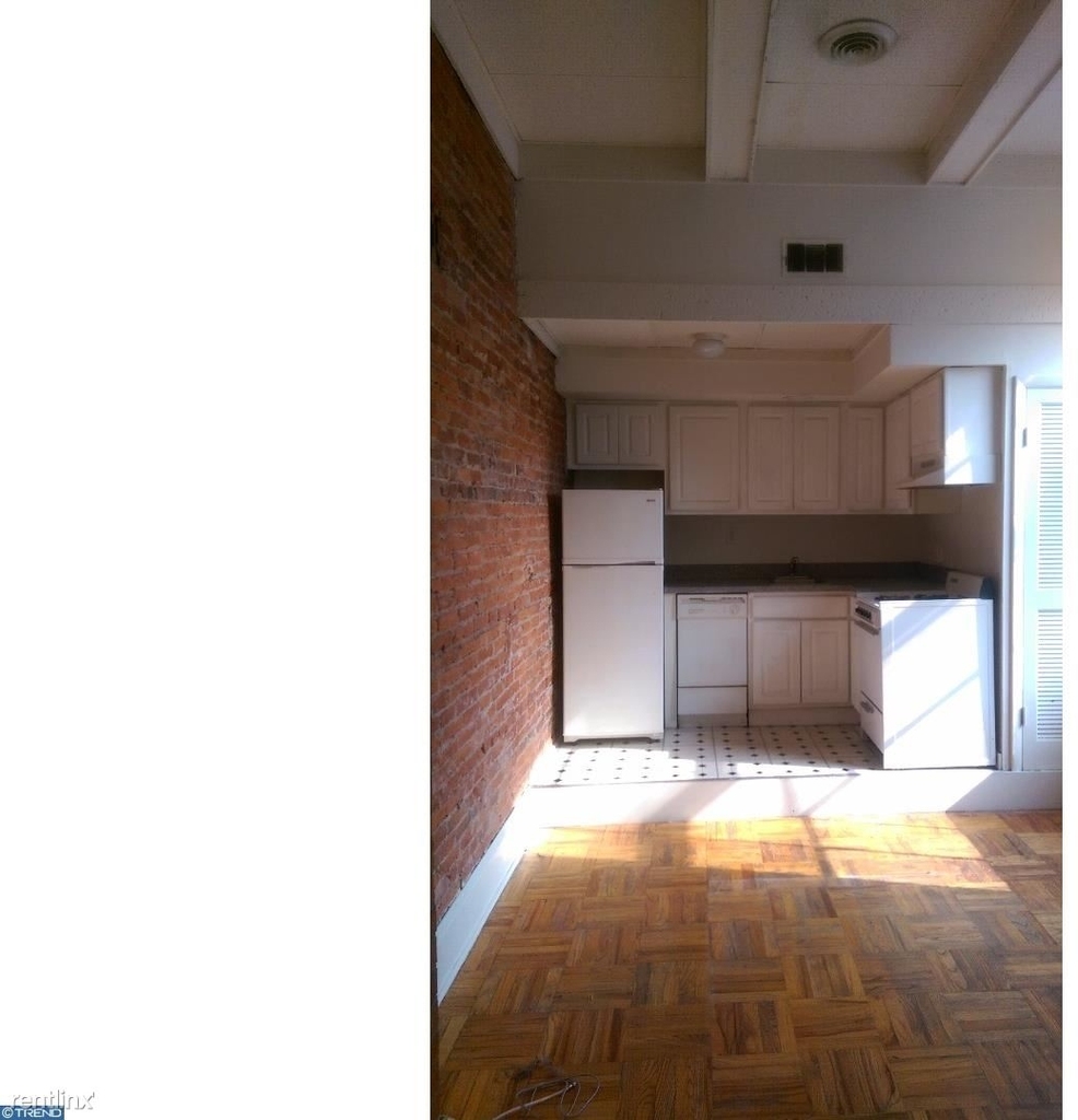 901 Clinton St - Photo 2