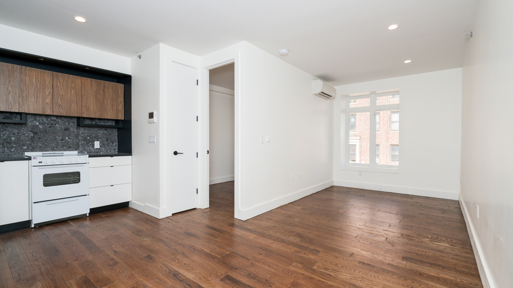 1054 Bushwick Ave 4C - Photo 9