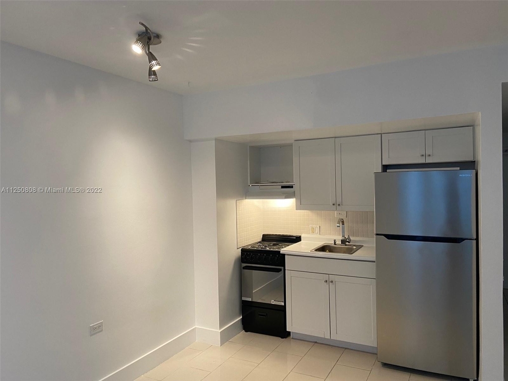 1250 West Ave - Photo 10