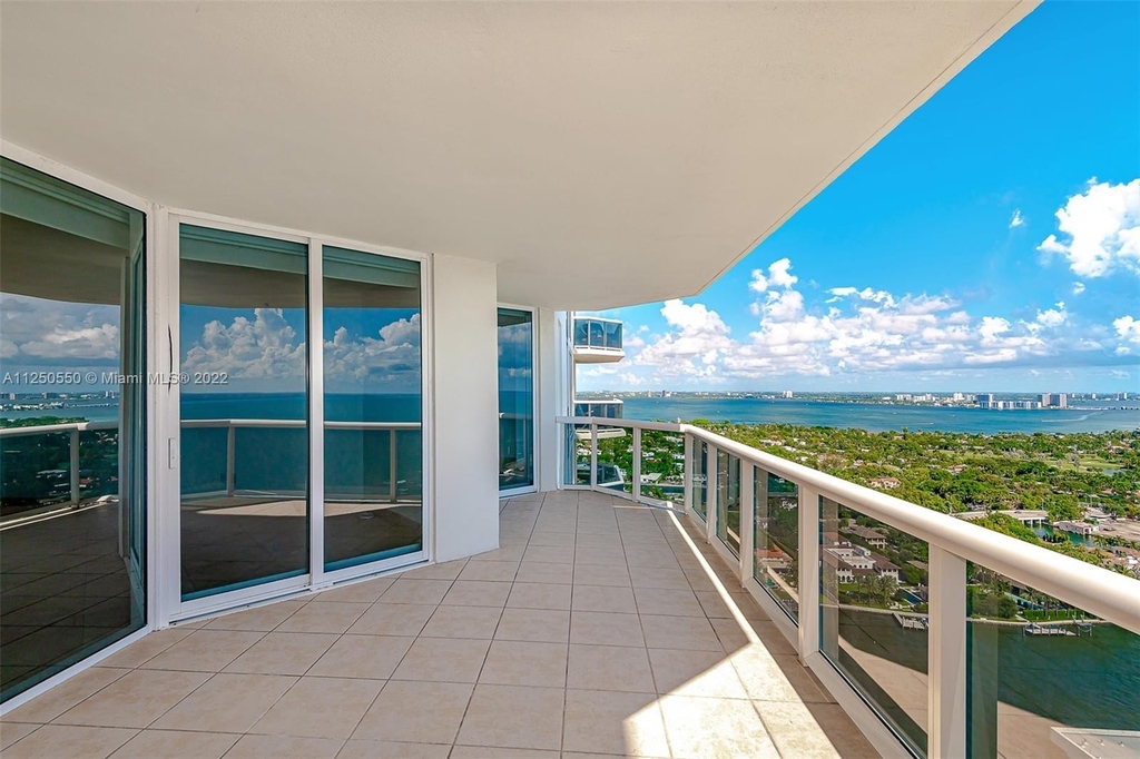 4779 Collins Ave - Photo 2