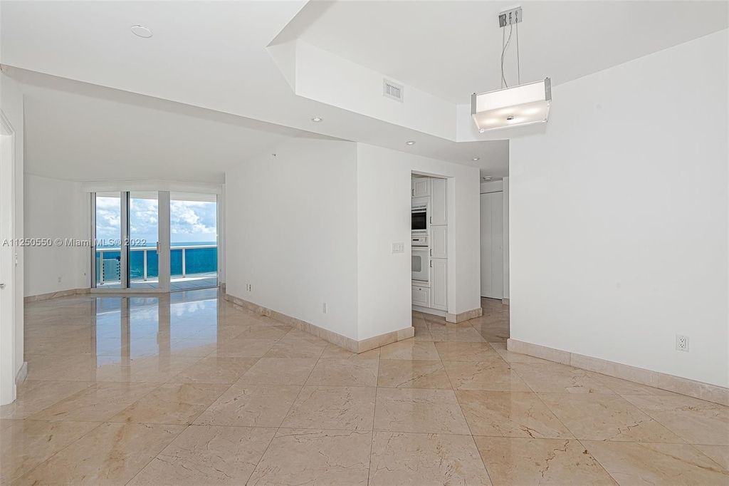 4779 Collins Ave - Photo 5