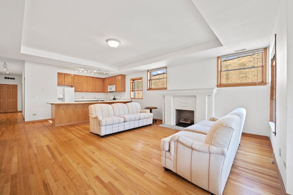 839 W Ainslie Street - Photo 3