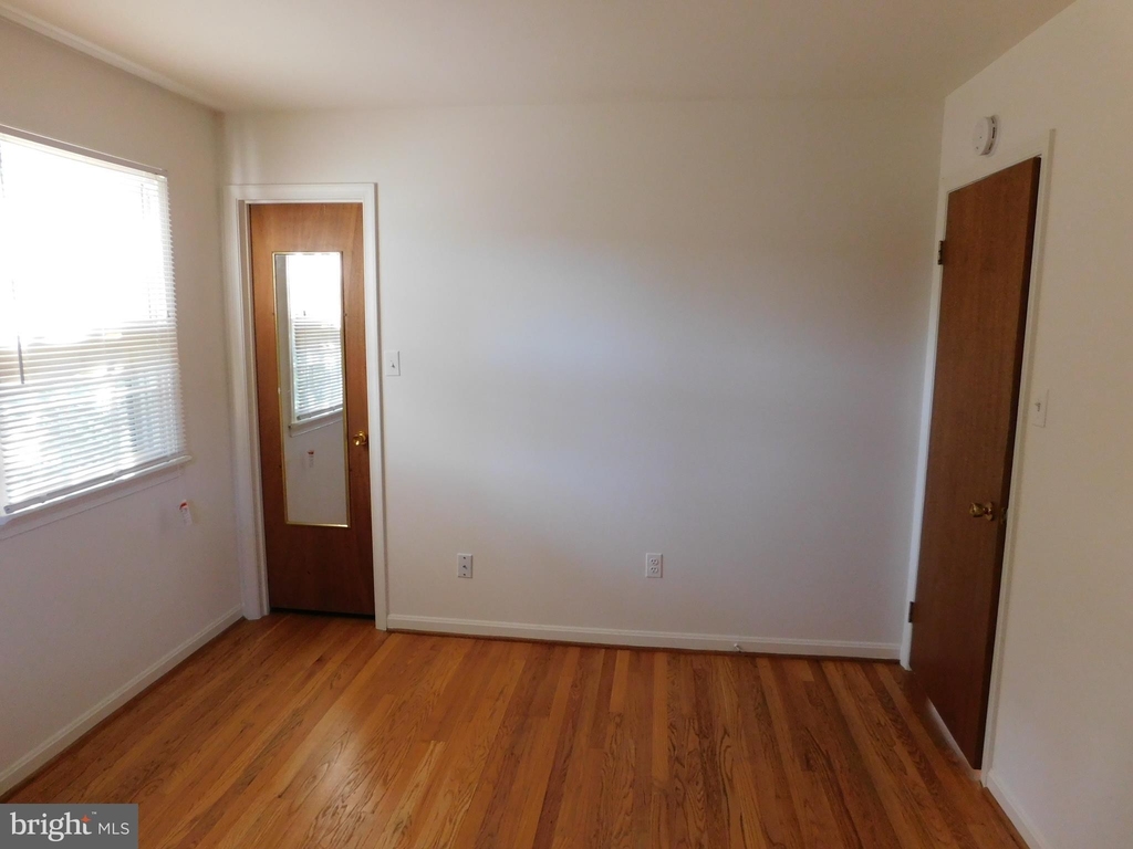 10317 Folk Street - Photo 12