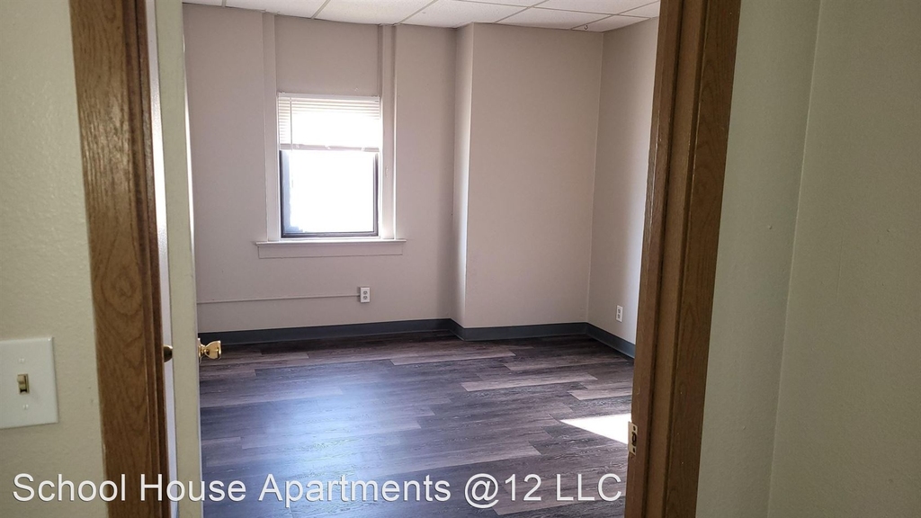 220 E 12th St - Photo 6