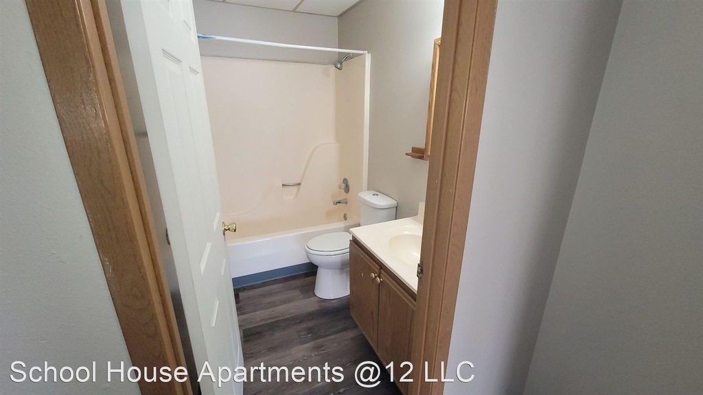 220 E 12th St - Photo 8