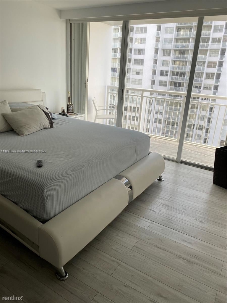 18041 Biscayne Blvd Apt 904 - Photo 3