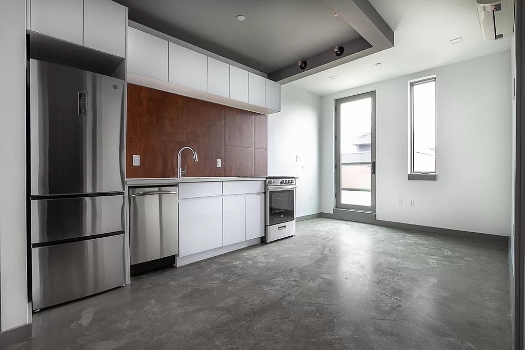 410 Tompkins Avenue - Photo 1