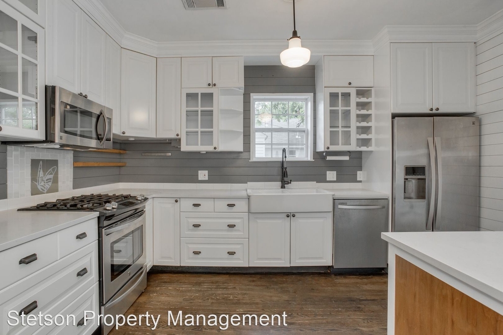 1024 East 44th Street - Photo 2