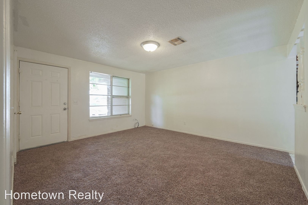 3005 Se 51st Street - Photo 2