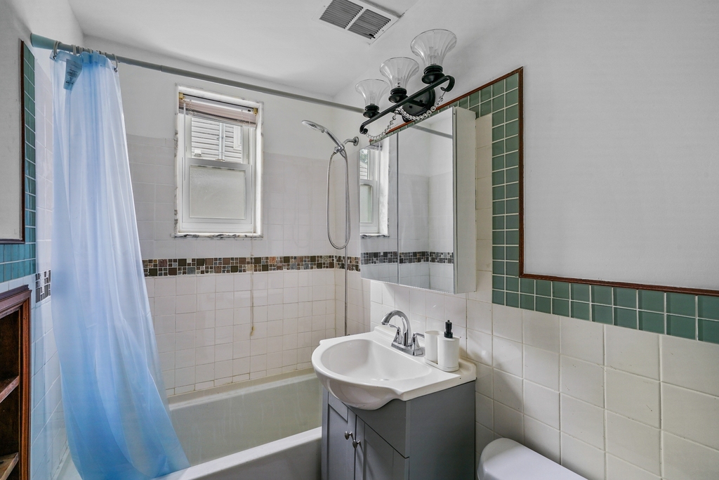 10515 Seaview Avenue (Canarsie)  - Photo 6