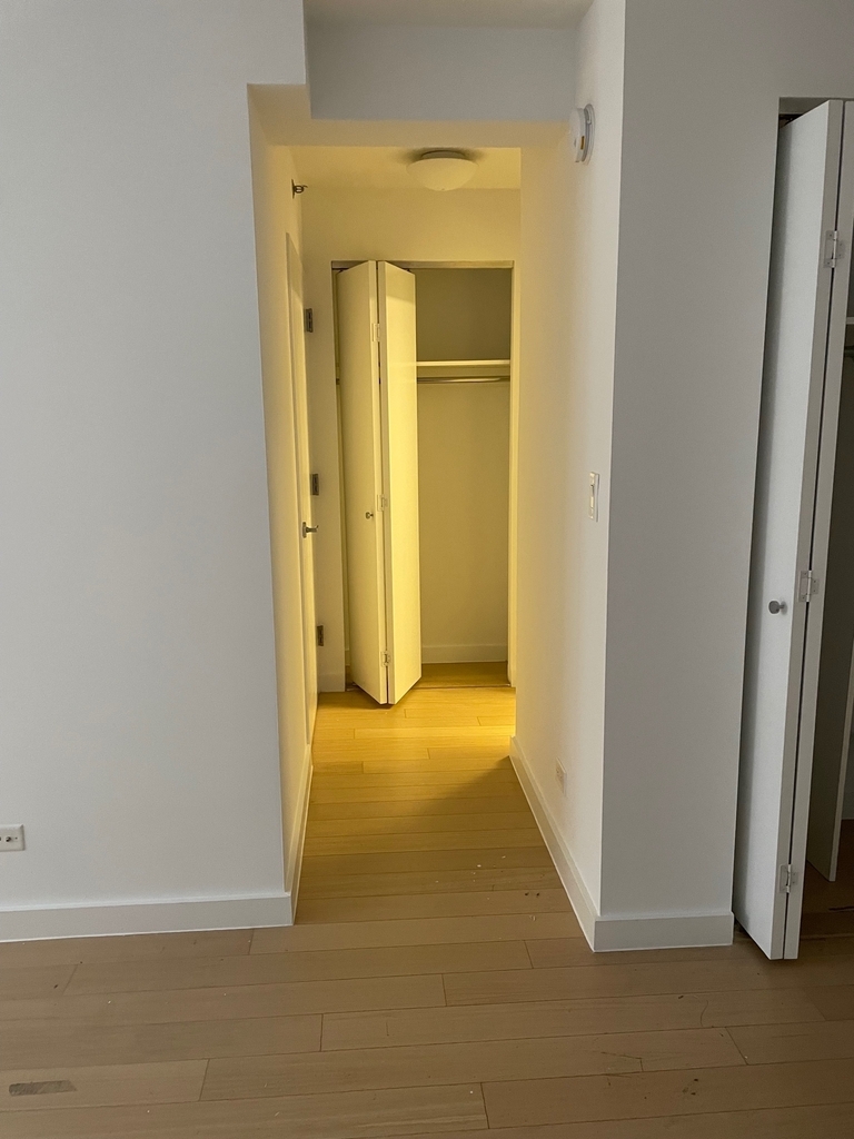 222 East 39th Street - Photo 2