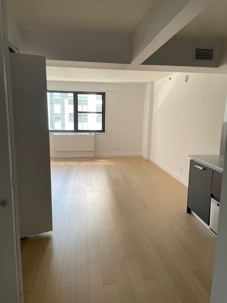 222 East 39th Street - Photo 1