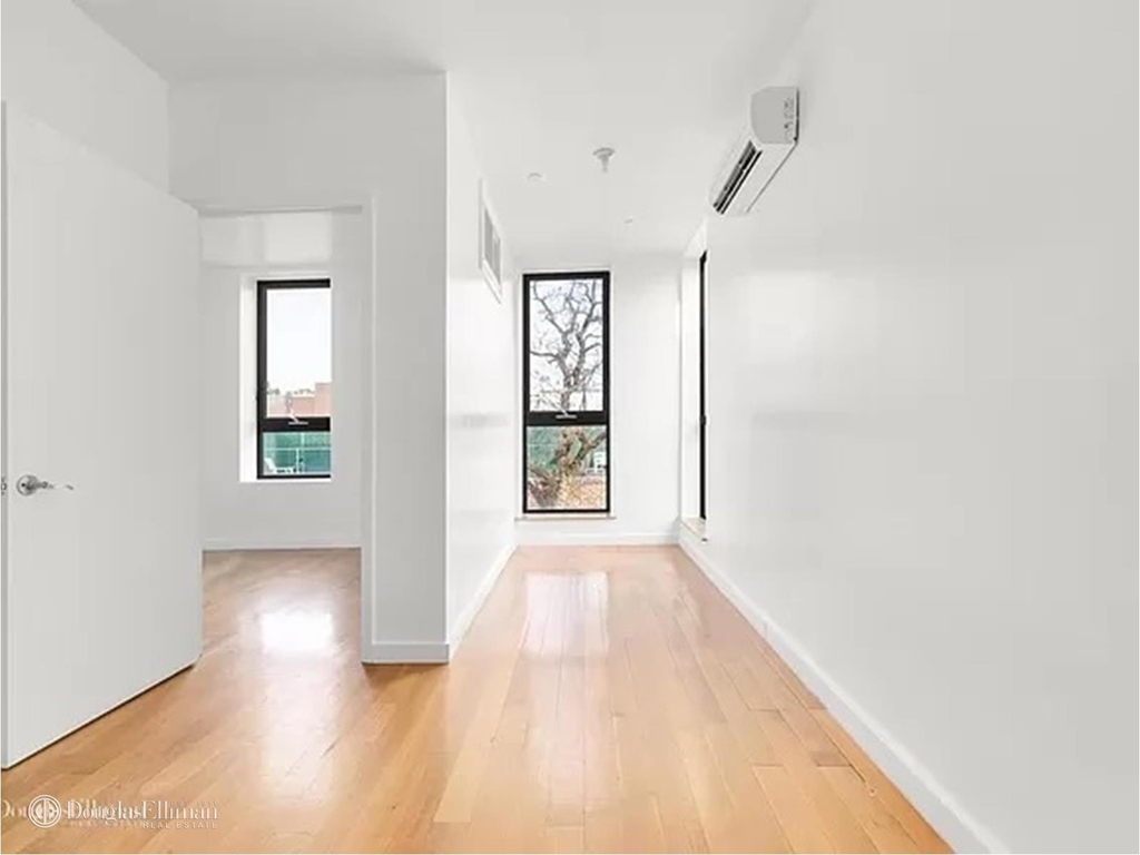 557 Lafayette Ave - Photo 3