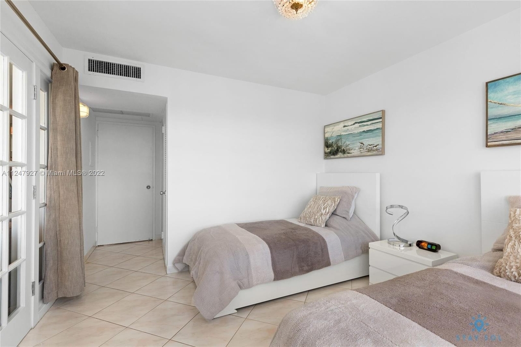 5161 Collins Ave - Photo 27