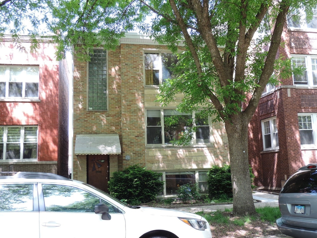 5140 N Leavitt Street - Photo 1