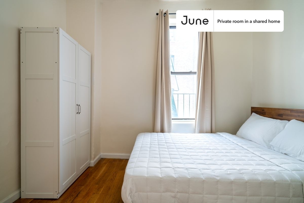 207 W 109th Street - Photo 2