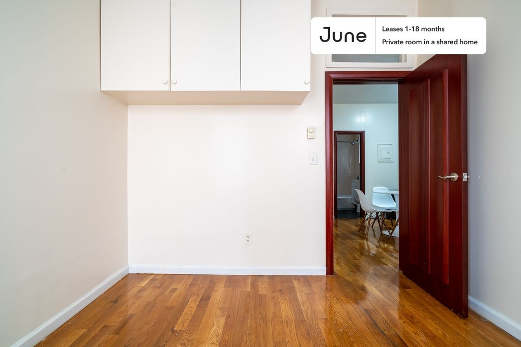 207 W 109th Street - Photo 2