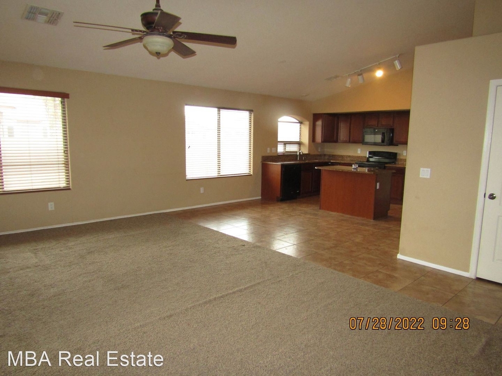 41836 W Colby Dr - Photo 2