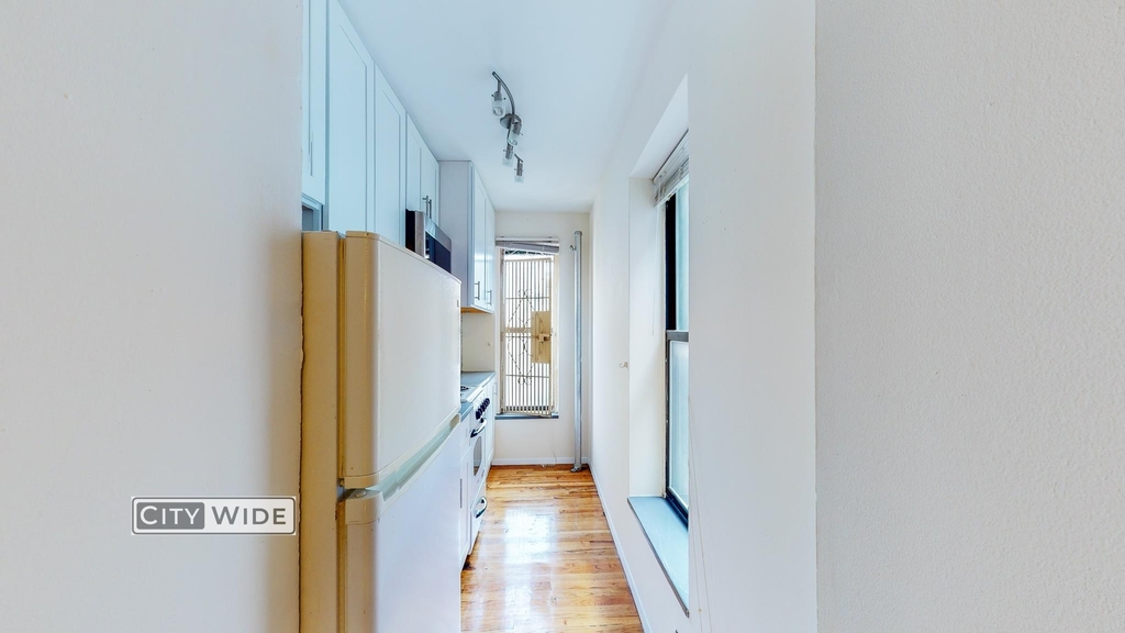 307 East 9th Street - Photo 2