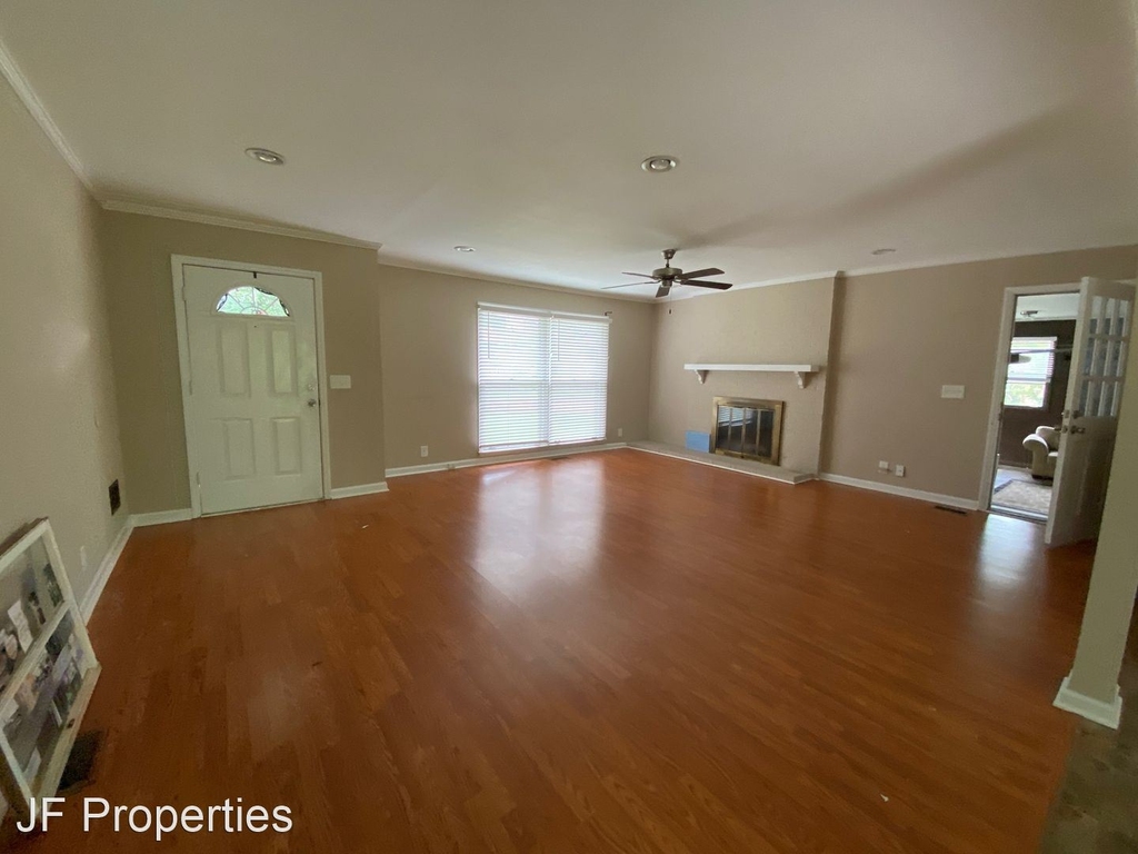 1515 Huntington Dr - Photo 1