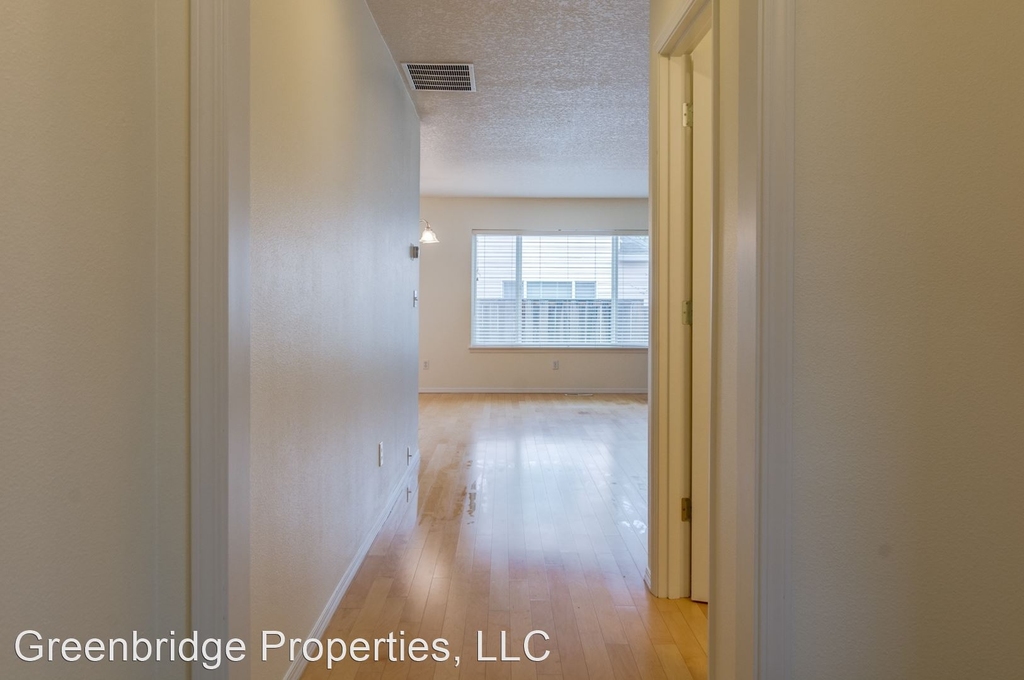 572 Ne 63rd Avenue - Photo 1