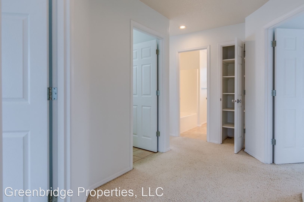 572 Ne 63rd Avenue - Photo 16