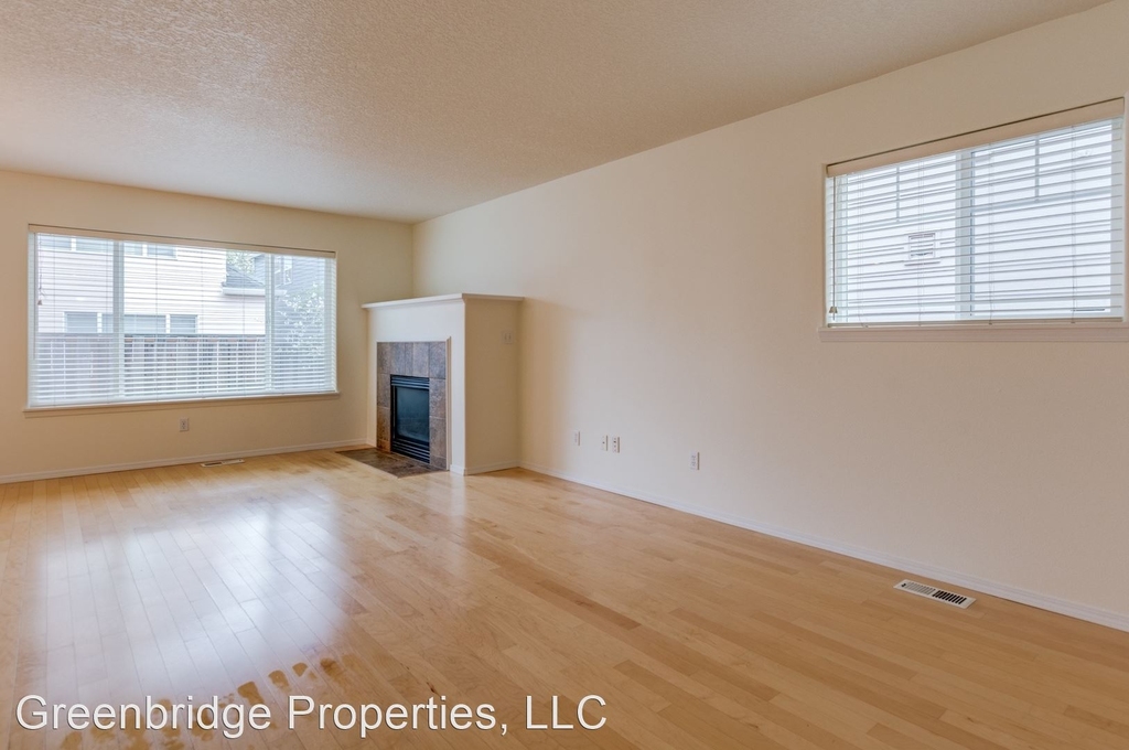 572 Ne 63rd Avenue - Photo 2